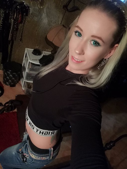 Good morning guys 😘 Are you bored? Look around here➡️https://t.co/9MMhVaF1mO &amp; https://t.co/EYp6uwlmhX<a href="/tag/follow"class="tags"><span>#follow</span></a><a href="/tag/sex"class="tags"><span>#sex</span></a><a href="/tag/new"class="tags"><span>#new</span></a><a href="/tag/smoking"class="tags"><span>#smoking</span></a><a href="/tag/porn"class="tags"><span>#porn</span></a><a href="/tag/fetish"class="tags"><span>#fetish</span></a><a href="/tag/tattoos"class="tags"><span>#tattoos</span></a>