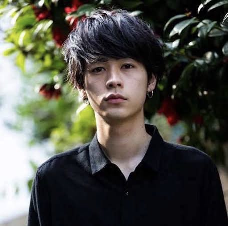 Suzu フープピアスしてる男性がすごく好きなんです 片耳 両耳どちらでも あと 横顔が綺麗な人 眼鏡が似合う人 もとても好き あ 眼福の極み フープピアス 高良健吾 成田凌 清原翔 志尊淳