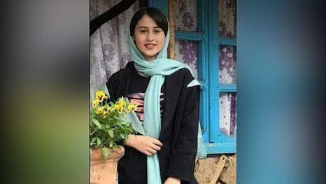 shaparakshjr's tweet photo. 1️⃣
A 13-year-old Iranian girl #RominaAshrafi was beheaded in her sleep by her father on Thursday in a so-called “honor killing for having a romantic relationship with a 35 yr old man 
Honour killing is often happening in Iran https://t.co/BMb4lsCOIU