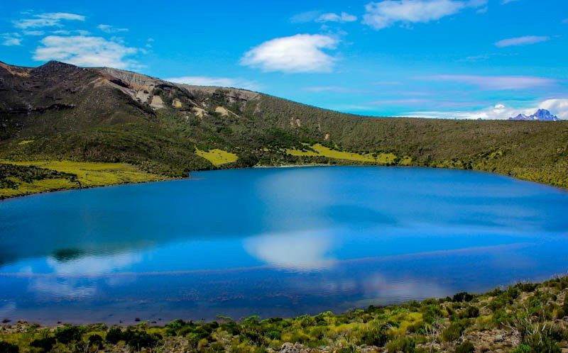kenyapics's tweet photo. This is Lake Chala. A crater lake in Taita Taveta at the border of Kenya and Tanzania. It changes colour depending on the sky and where you are observing it from. https://t.co/egUhYAA5Jo