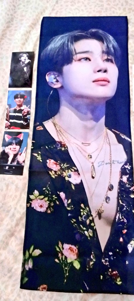 kewlshine's tweet photo. WTS/LFB:  (PLEASE HELP RT)

Han Seungwoo KCon Slogan- 950 only
With zipper bag and complete inclusions
Never been used.

@VIC7ONMarketPH 
@X1MarketplacePH https://t.co/mobrodRLLp