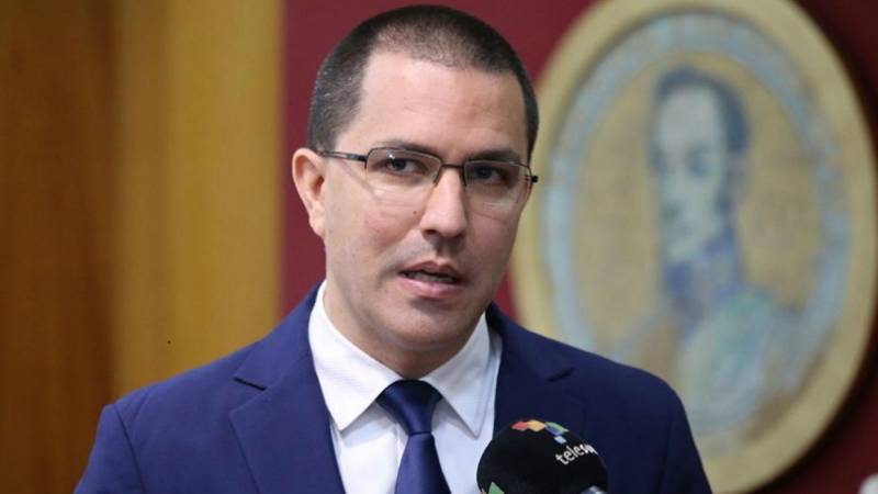 ConElMazoDando's tweet photo. Canciller Arreaza exhortó a países colapsados por la pandemia a solicitar recursos https://t.co/MRIXElyScd  #ContraElBloqueoFuriaBolivariana https://t.co/wpYCIg8bGD