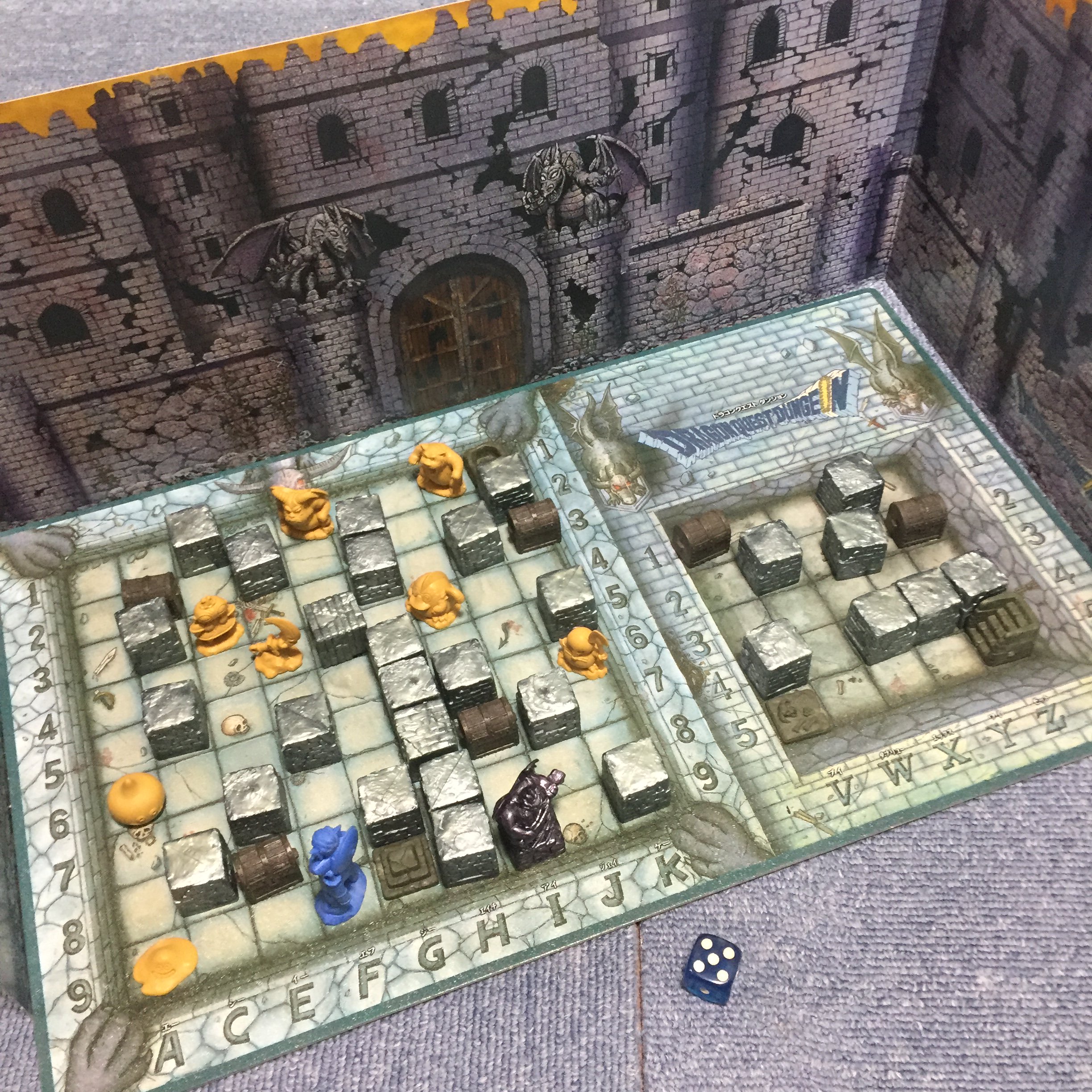 ろーるろーる 5 ドラゴンクエスト モンスタースクランブル 世界をめぐり モンスターを倒して魔王をやっつけよう すごろくベースのバトルボードゲーム 転職システムがあり 魔法使いなら戦いやすい地域などがあります ですが竜王のイラストですね