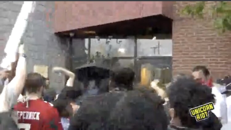 Bricks, bottles, eggs and other projectiles being thrown at the police station. Graffiti going up, more windows being smashed out, as protestors flex their rage on the Minneapolis police for murdering  #GeorgeFloyd