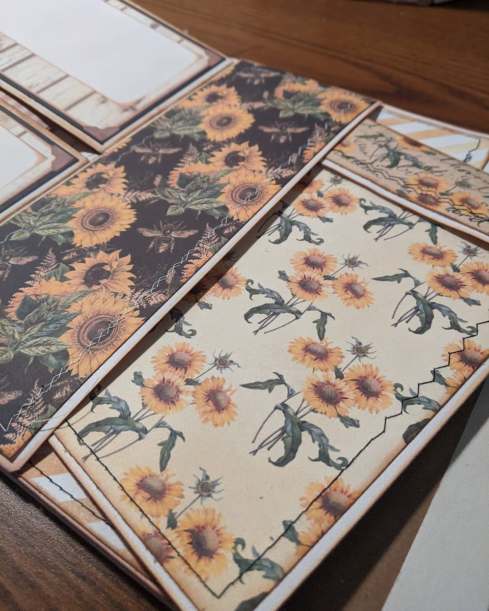 kiser_kreations's tweet image. This extra large envelope is big enough to store birthday cards, baby shower cards, etc. The back has a super cute tag that I'm in love with! I'll probably add more stuff like this in the future. #handmade #handmadescrapbook #handmadeenvelope #journaling #vintage #vintagecrafts