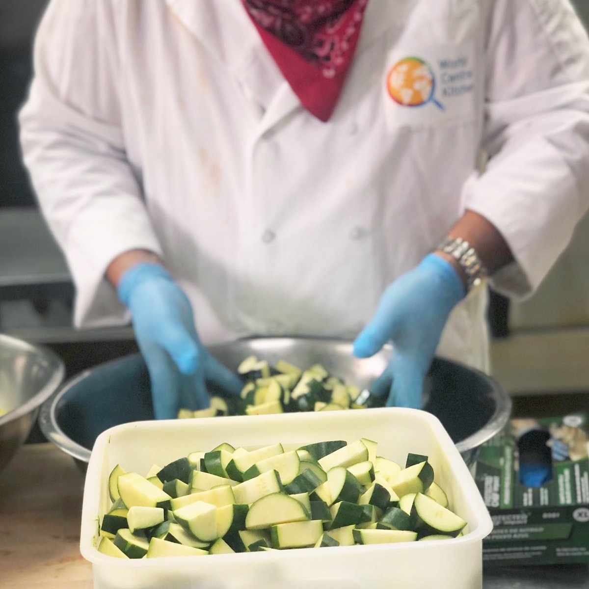 consciouskitchn's tweet image. Our chefs prepare hundreds, if not thousands of meals a day. They are heroes on the front lines, serving the community with heart and skill. We’re proud to be #chefsforamerica with @WCKitchen and countless partners nationwide.