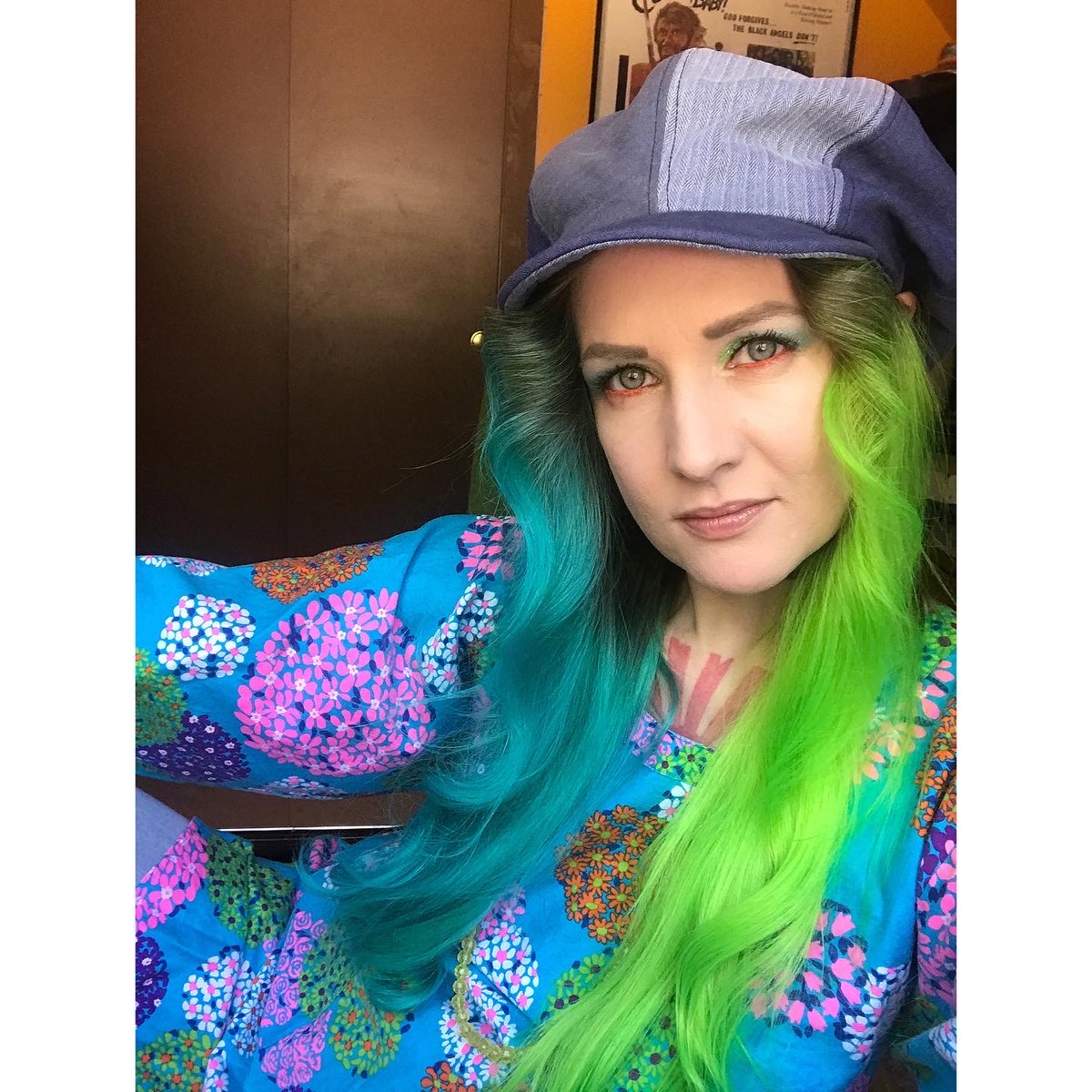 manicpanicnyc's tweet photo. So shockingly hippie-chic! #mpTrina is heavenly in a #ElectricLizard and #AtomicTurquoise #SplitDye 💪🌈#ManicPanic
.
.
#splitdyehair #bluehair #greenhair #neonhair #vividhair #hairinspo #veganhaircolor #livefastdyeyourhair #Vegan #CrueltyFree https://t.co/v3t673fEO0