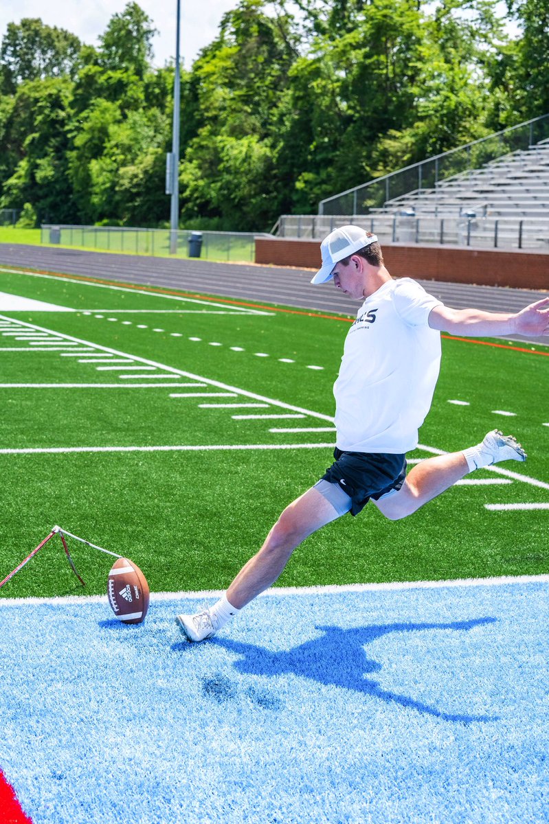BenPledger3's tweet photo. shoutout to @wavymediabrand for the pics 🔥🔥 go give him a follow 

@USJBruinFB @KohlsKicking @JamesWilhoit https://t.co/xSkqO3LdYC