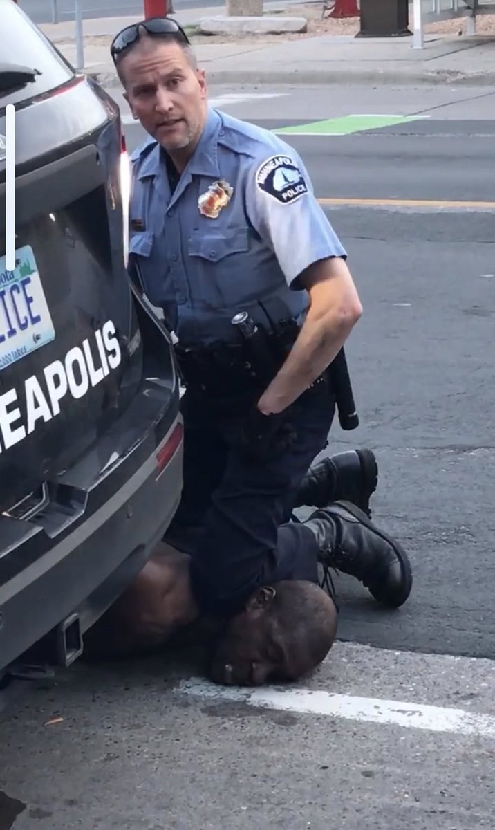 shalash_227's tweet photo. FUCK THIS!! These men should be sentenced to death ... they literally tortured the innocent man for 7 mins until he lost life! 
#GeorgeFloyd
#BlackLivesMatter https://t.co/18c3Ll6WmF