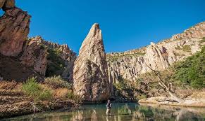 Xetph_fan's tweet photo. En Durango podemos encontrar elcañon "Charco Azul" es uno de los más impresionantes de toda la zona por las tipos de formaciones que fueron creadas por el paso del tiempo en conjunto con el agua creando este bello cañón.

#Durango #naturaleza #Mexico

"BCCD" https://t.co/uRSybvbV5y