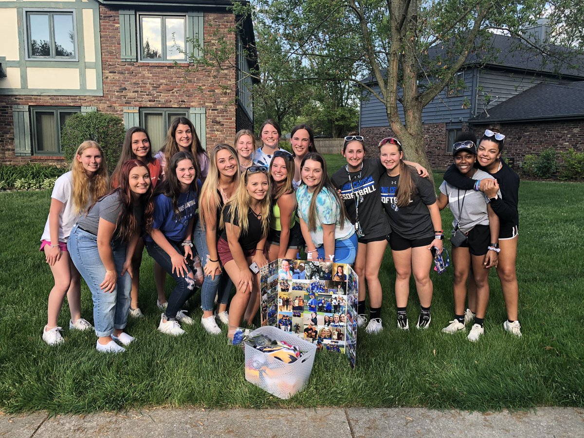 LakeCentralSB's tweet photo. The Junior class organized a special Senior Day for our wonderful outgoing players.  Drove to each house and completely surprised each of them!  We are going to miss these 4 girls more than you can imagine, but we know they’re on to better things!!! https://t.co/lDGXmoQ37e