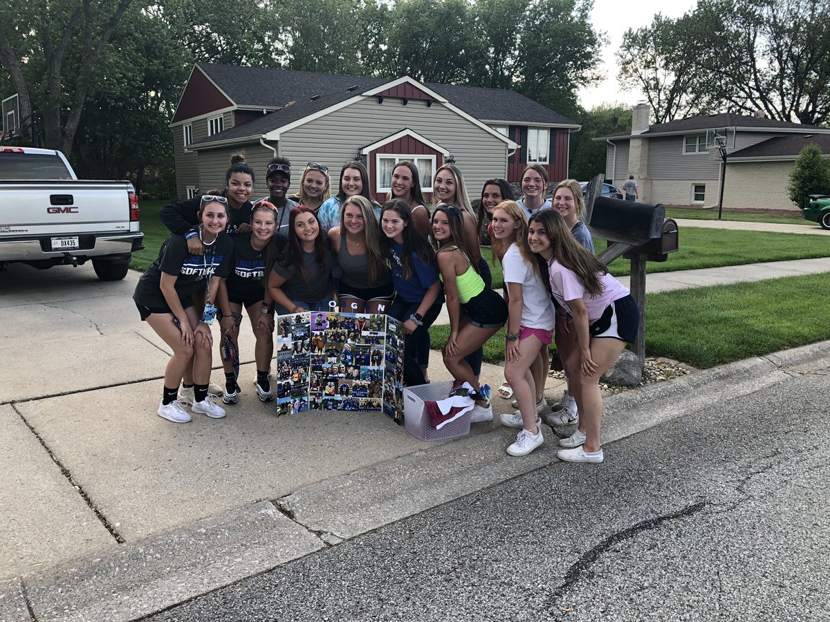 LakeCentralSB's tweet photo. The Junior class organized a special Senior Day for our wonderful outgoing players.  Drove to each house and completely surprised each of them!  We are going to miss these 4 girls more than you can imagine, but we know they’re on to better things!!! https://t.co/lDGXmoQ37e