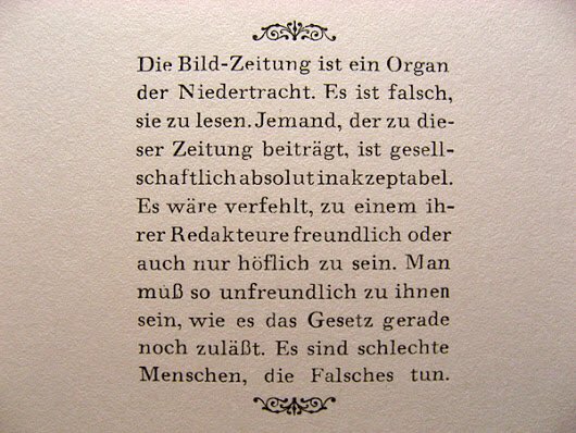 Marty_Crabneck's tweet photo. #BildBoykott 1/ 11 THREAD

Dieses Max-Goldt-Zitat hat der eine oder andere hier möglicherweise schon mal gehört. Und das Max-Goldt-Plus-Zitat ebenfalls. Falls nicht: https://t.co/i1NVhcmSg4
