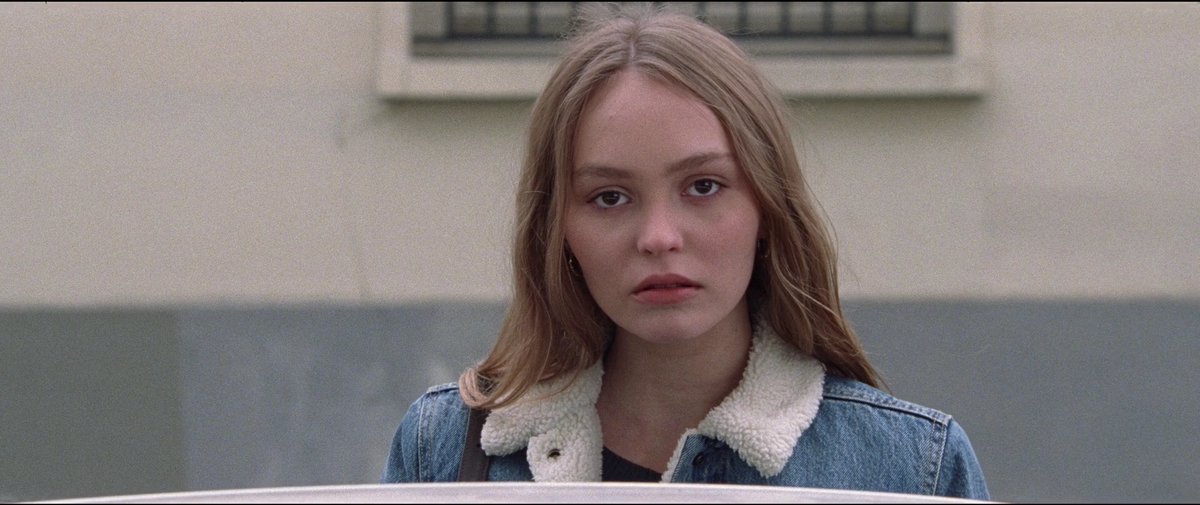 LilyRoseDeppNet's tweet photo. Lily-Rose Depp as Ève in L'Homme Fidèle (A Faithful Man) | Movie Screen Captures | https://t.co/18vKQQXy9Q https://t.co/03wVdf6i5w
