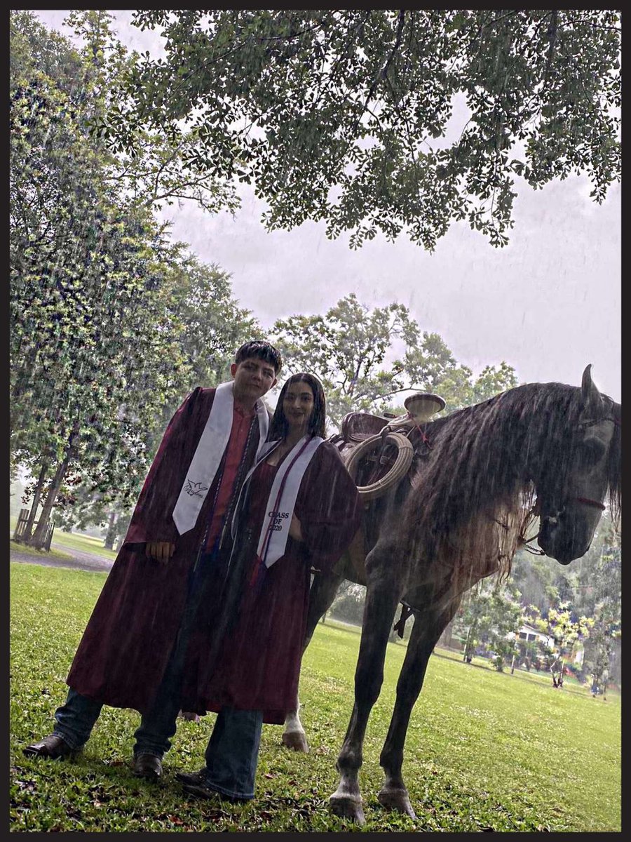 GueroAntrax08's tweet photo. Graduation pictures ๐จ๐ปโ๐pt. 1 #Relclassof2020 https://t.co/bKdprC7UwV