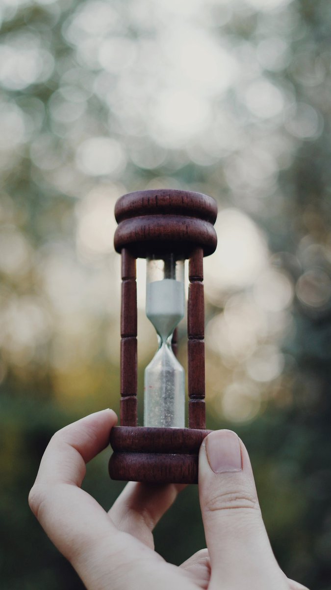 C'est hyper rapide
الأيام ناقصة من عمري و أنا أعدها