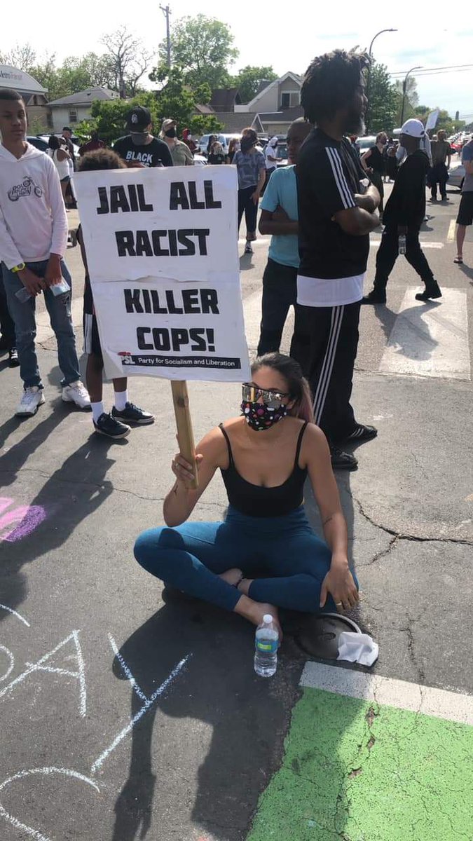 insightnews's tweet image. #JusticeForGeorge 
Scenes from this afternoon. By 5pm, a massive crowd had gathered at the South #Minneapolis intersection where George Floyd's life was taken by 4, now terminated, Mpls police officers. photos/Yoji Senna
#GeorgeFloyd