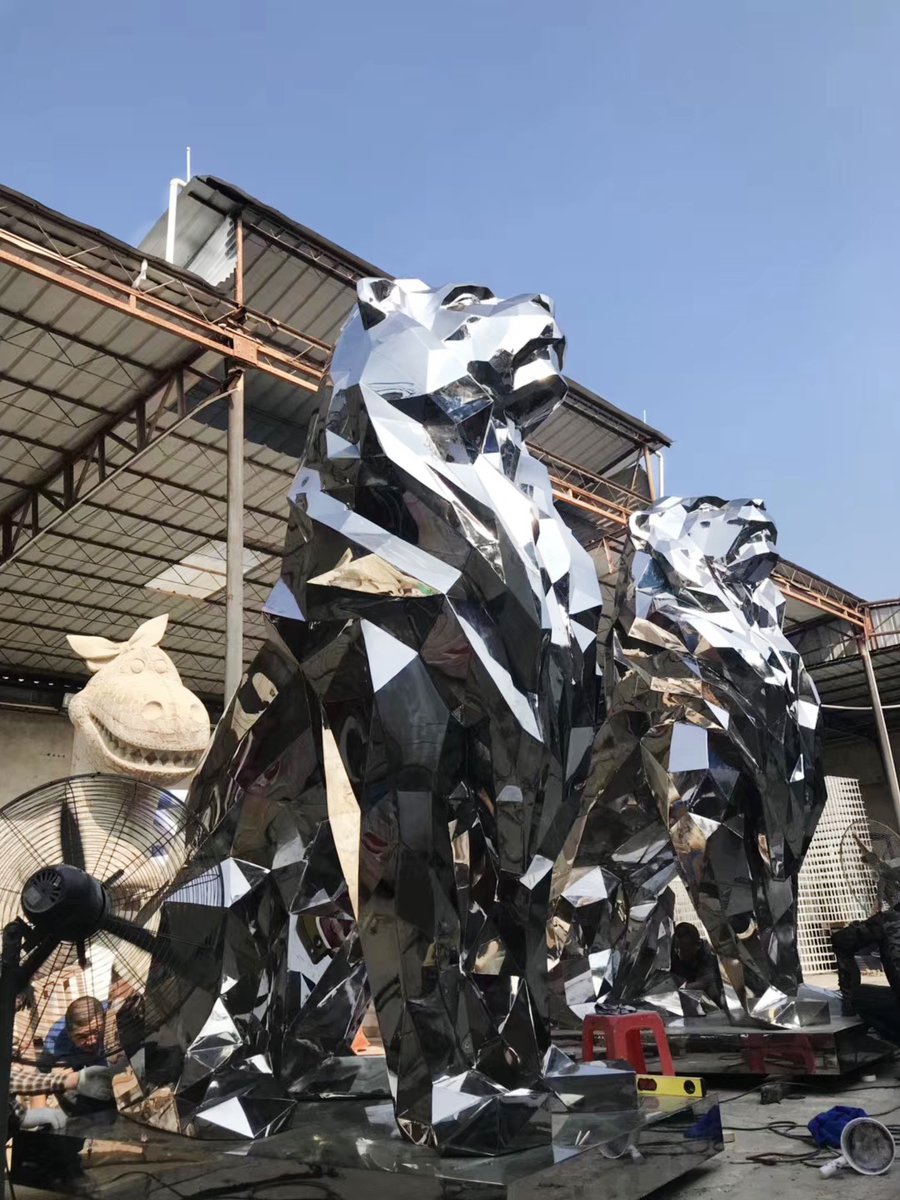 FoshanPutie_SS's tweet photo. The lion is very powerful, especially the male. His head is wide and round, and his bright eyes emit sharp and dignified light.
#lion #sculpture #polished #handmade #putie https://t.co/1ATsZrXQFI