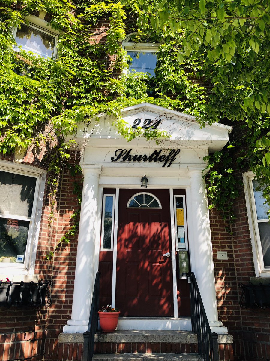lisasantagate77's tweet photo. @paulwellerHQ As T.S. Eliot so eloquently said, “Home is where one starts from.” Chelsea, Massachusetts, USA. This pretty scene belies the fact that the city of my birth is a COVID19 hotspot. We rose like a phoenix from the ashes after two huge fires and we’ll rise again. #paulweller #village https://t.co/Pl3DP6hA0C