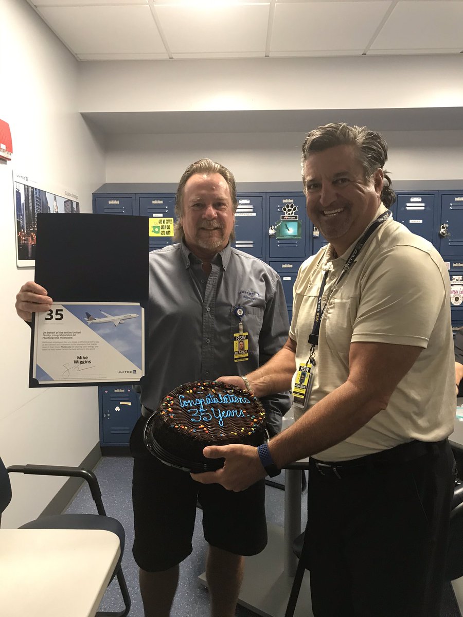 @weareunited @LouFarinaccio RSW Ops Agent Mike Wiggins celebrates 35 years today with United! Congrats Mike thank you for your years of service.