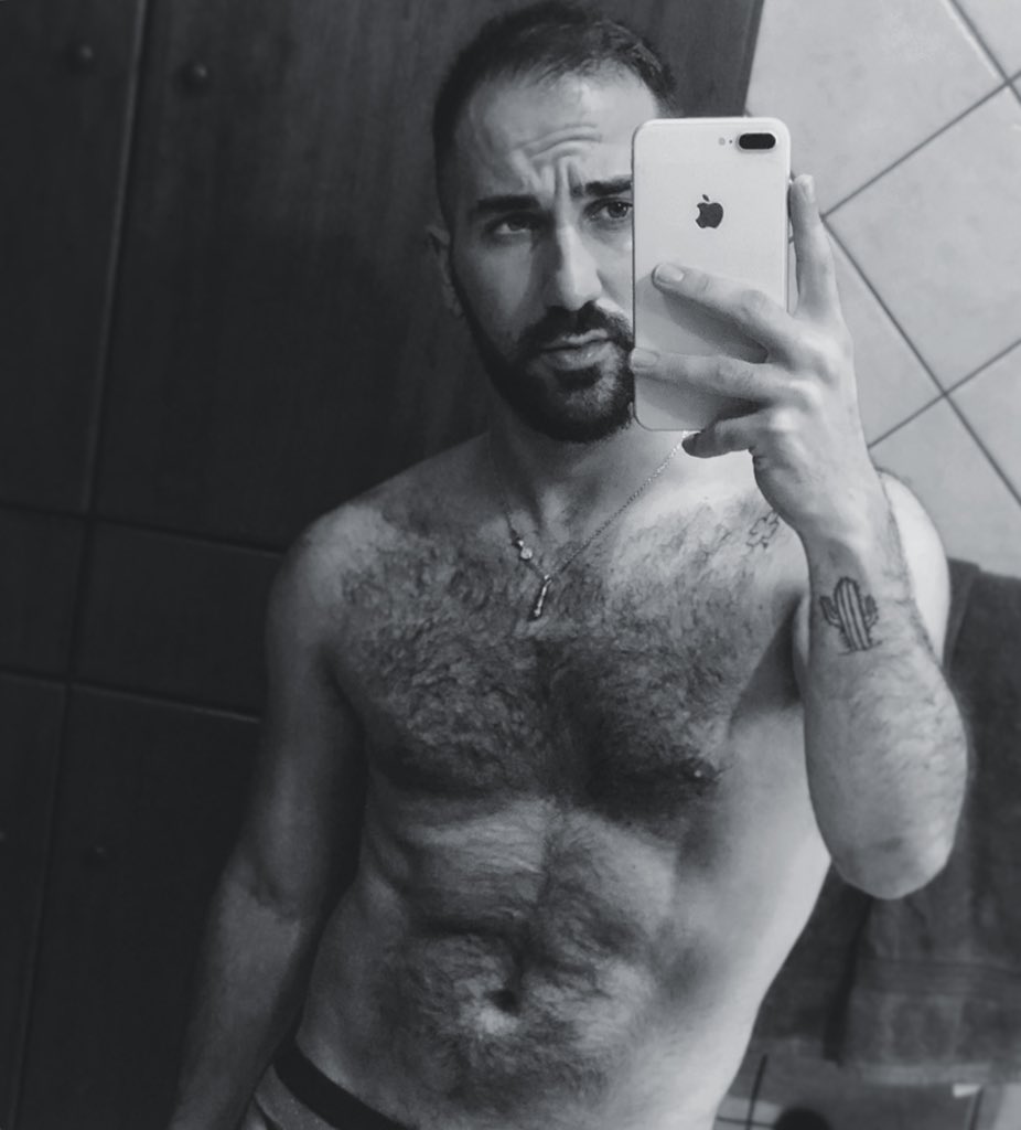 EledosMusic's tweet photo. 🐷🌵

#selfie
#mirrorselfie
#gay https://t.co/jJg3l4WCVy