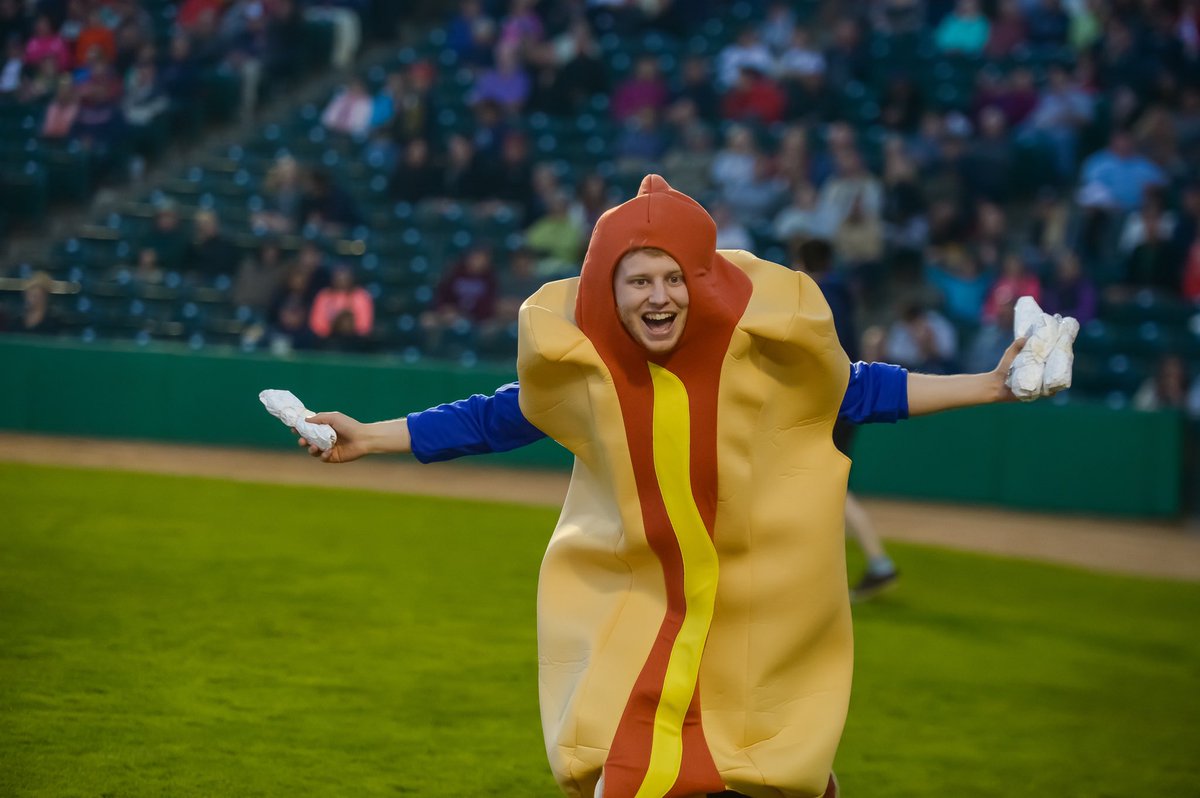 anderslysack's tweet photo. @Wpg_Goldeyes I’ve got about 2000 to choose from, but these are 4 of my favourite shots from Shaw Park over the years! (I’d gladly pull a tarp today if it meant baseball) #GoldeyesAtHome https://t.co/Tm6o8w2vZ8