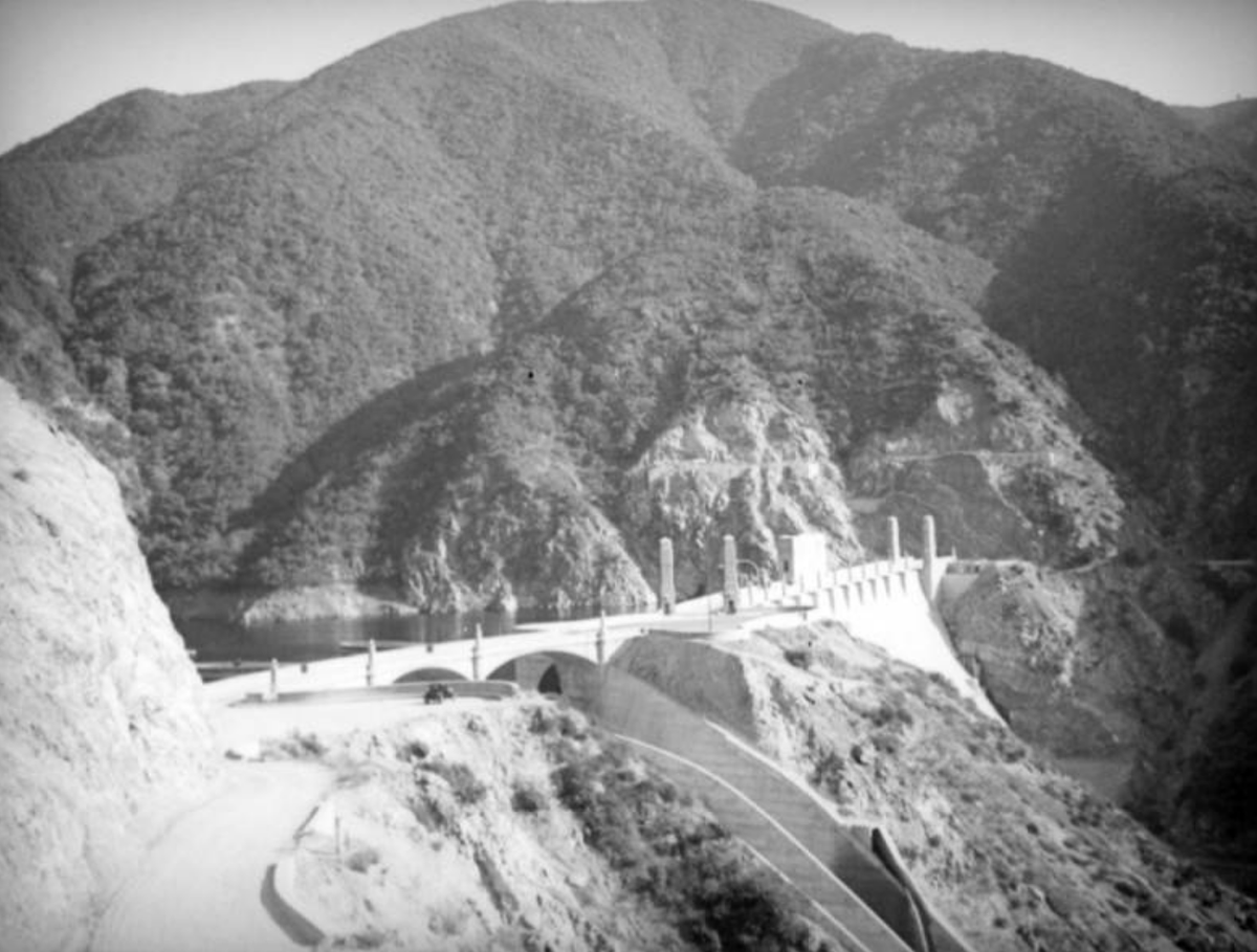 LAhistory's tweet photo. Born in Los Angeles, Samuel B. Morris (1890-1962) was Chief Engineer for the Pasadena Water Department. Samuel B. Morris #FindingAid at @TheHuntington: https://t.co/9HccjbNSps
#MorrisDam photos via @LAPLphotos: https://t.co/8rvNDwmq62 #damhistory https://t.co/A3S5etBhJm