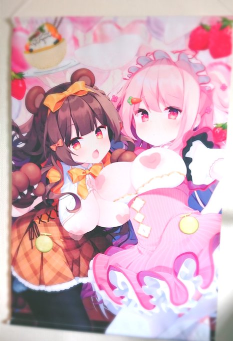 メロンブックスさんからコミケ合わせで描かせていただいた🐰🐻ちゃんのタペストリ～が届いた☺️ 