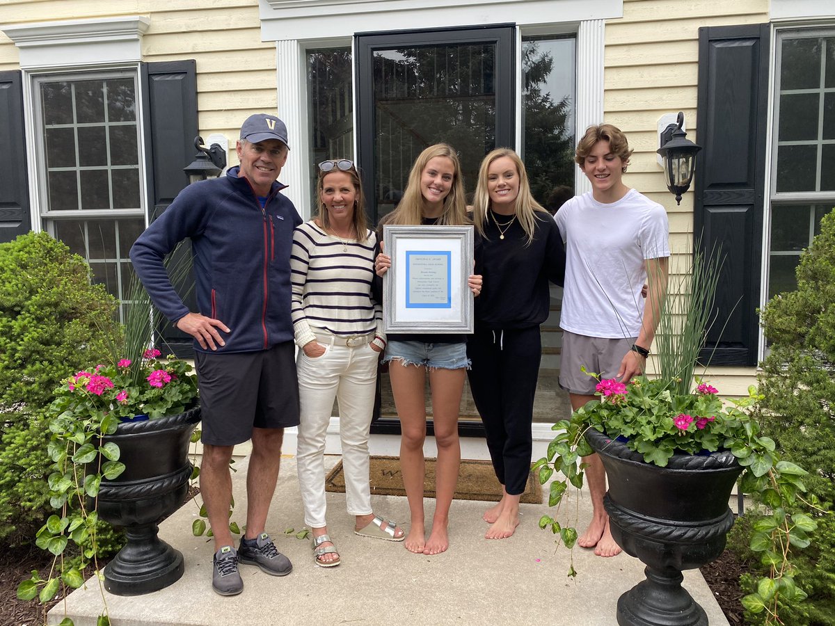 Congrats to our Principal’s Leadership Award recipient Brooke Dewing! Brooke leads with kindness, respect, humor, positivity and vision. She epitomizes the best of the incredible Class of 2020! Watch the full Senior Award’s program on the YouTube link in my bio! Congrats, Brooke!