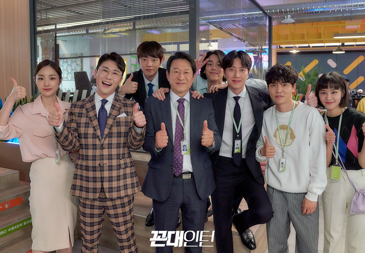 mbcdrama_pre's tweet photo. 영탁의 특별출연 예고🙌
가부장님과 화려한 대결을?! 완전~ 찐기대중~~!

통쾌한 갑을 체인지 복수극👨‍💼
MBC 새수목미니시리즈 <#꼰대인턴>
오늘 밤 8시 55분 방송✔

#mbcdrama #박해진 #김응수 #한지은 #박아인 #영탁 #꼰대라떼 https://t.co/vaitsX332O