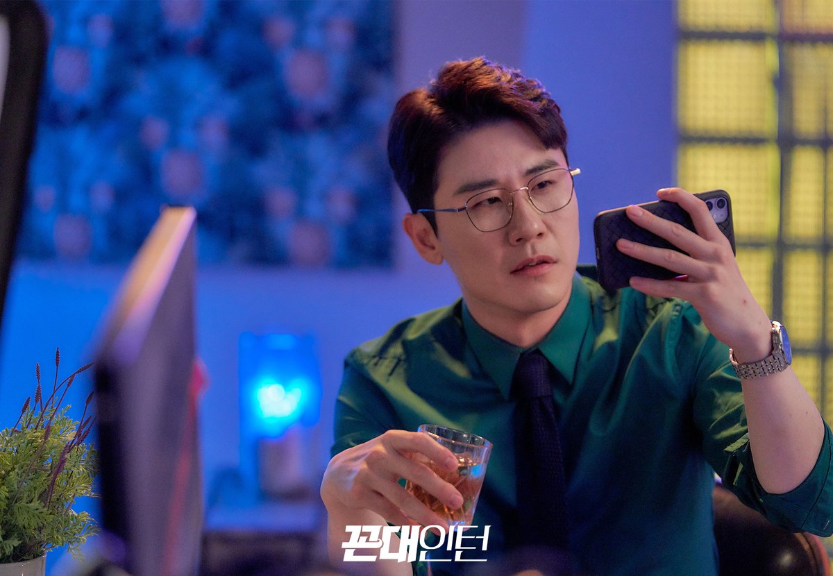 mbcdrama_pre's tweet photo. 영탁의 특별출연 예고🙌
가부장님과 화려한 대결을?! 완전~ 찐기대중~~!

통쾌한 갑을 체인지 복수극👨‍💼
MBC 새수목미니시리즈 <#꼰대인턴>
오늘 밤 8시 55분 방송✔

#mbcdrama #박해진 #김응수 #한지은 #박아인 #영탁 #꼰대라떼 https://t.co/vaitsX332O