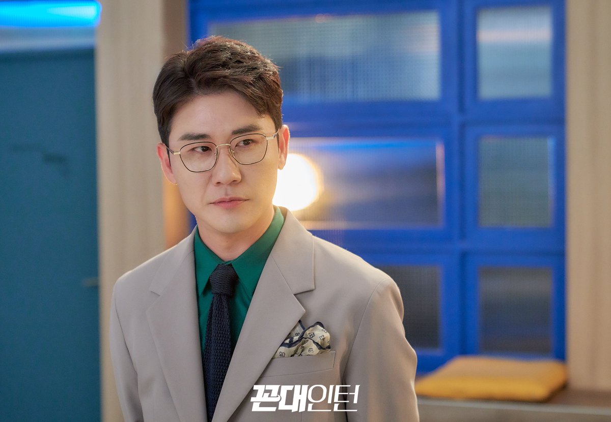 mbcdrama_pre's tweet photo. 영탁의 특별출연 예고🙌
가부장님과 화려한 대결을?! 완전~ 찐기대중~~!

통쾌한 갑을 체인지 복수극👨‍💼
MBC 새수목미니시리즈 <#꼰대인턴>
오늘 밤 8시 55분 방송✔

#mbcdrama #박해진 #김응수 #한지은 #박아인 #영탁 #꼰대라떼 https://t.co/vaitsX332O