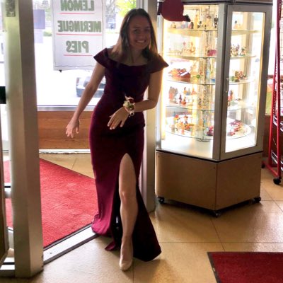 meg_e_gard's tweet photo. on my way to steal some donuts #NewProfilePic https://t.co/AivQn1y1OJ