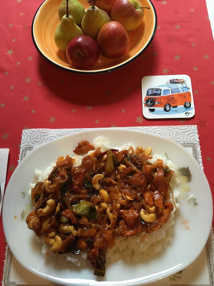 Jan_Lentzos's tweet photo. Barry cooked a delicious Chilli Chicken & Garlic Stir-Fry π
With Cashew Nuts π
And Boiled Rice π
ππΆπ§π¨πΌβπ³ π π
#HomeCooked #StirFry #Rice #Chicken #Chillies #Garlic #RootGinger #StirFryVegetables #CashewNuts #LockdownFood #StayAtHome #LifeInLockdown #LifeInTheTimeOfCorona https://t.co/vBYDvzmpCS