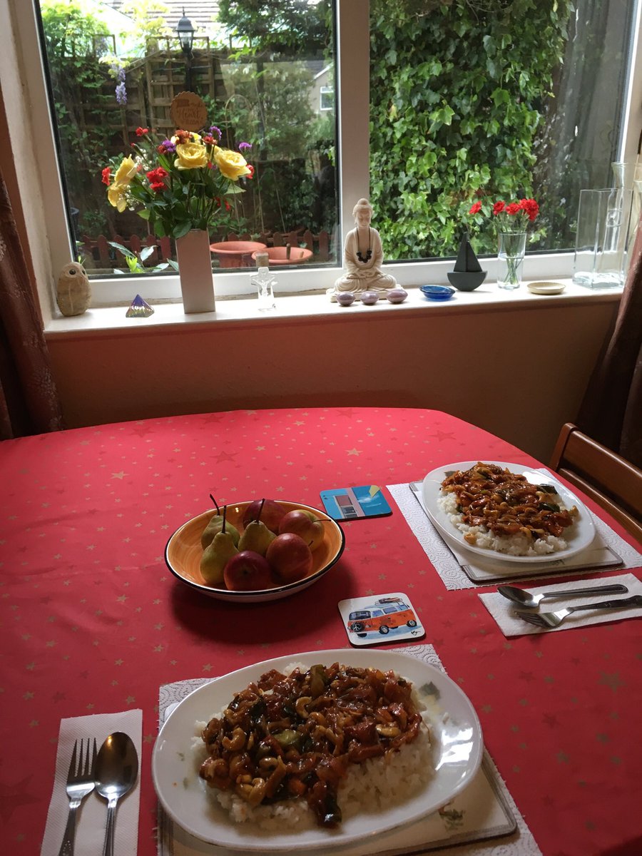 Jan_Lentzos's tweet photo. Barry cooked a delicious Chilli Chicken & Garlic Stir-Fry π
With Cashew Nuts π
And Boiled Rice π
ππΆπ§π¨πΌβπ³ π π
#HomeCooked #StirFry #Rice #Chicken #Chillies #Garlic #RootGinger #StirFryVegetables #CashewNuts #LockdownFood #StayAtHome #LifeInLockdown #LifeInTheTimeOfCorona https://t.co/vBYDvzmpCS