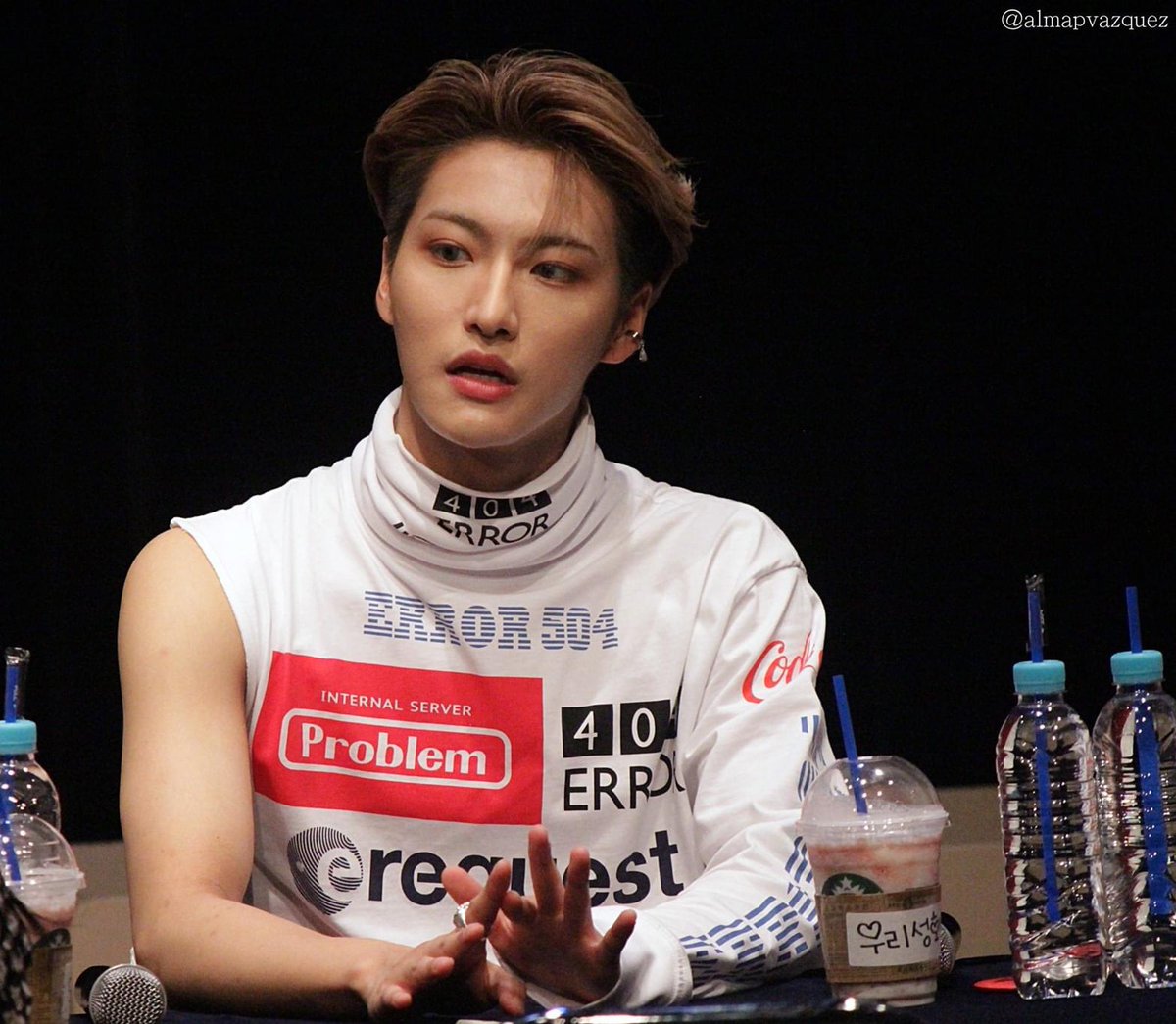 Seonghwa in ᴛʜᴀᴛ shirt as a thread