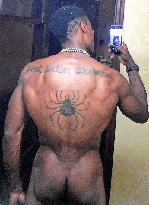 Damn. I forgot about these tats. Peep that tight ass though😂😂 Looks like I'm clinching but I'm not. https://t<a href="/tag/newprofilepic"class="tags"><span>#newprofilepic</span></a>