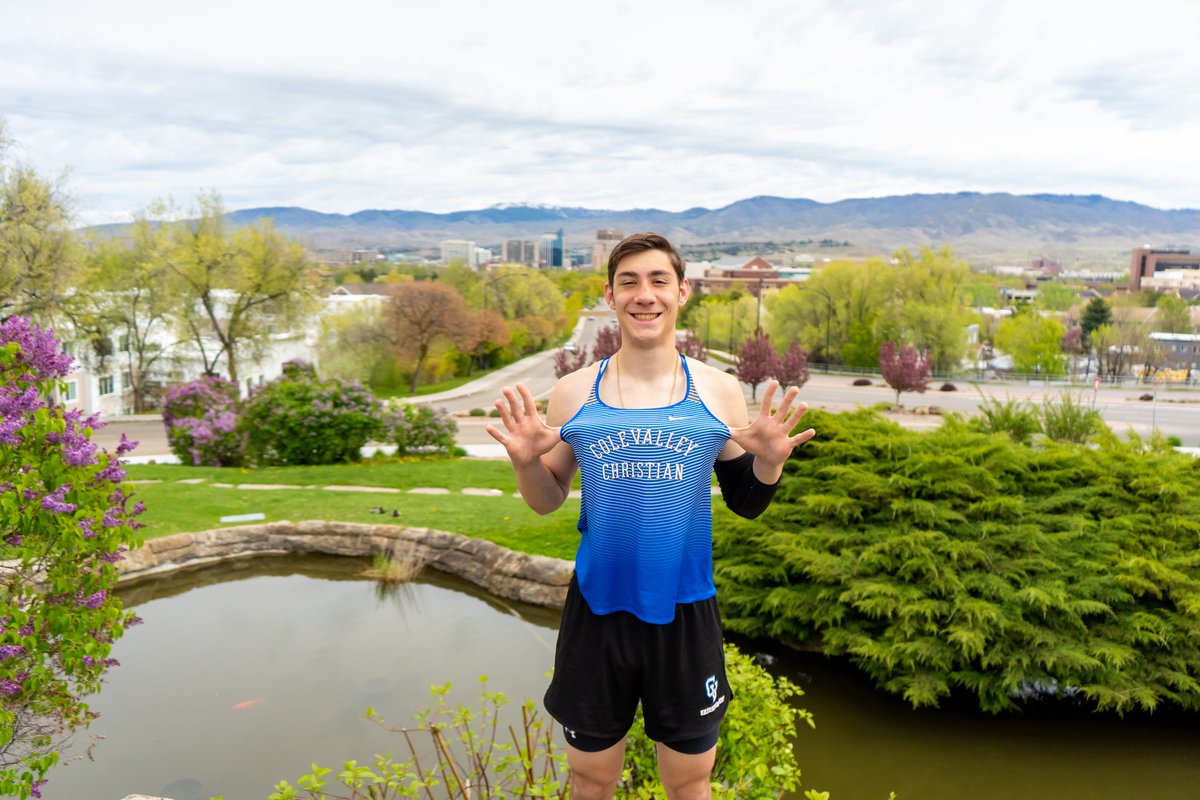 GoCVCS's tweet image. Track and Field Class of 2020

Dylan Tarbox #SeniorNight

#GoCVCS #CHARGERPOWER