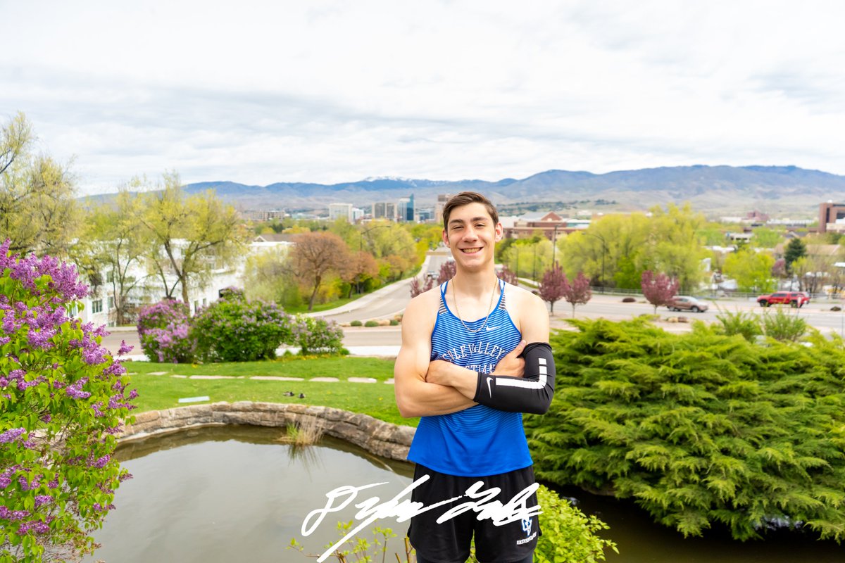 GoCVCS's tweet image. Track and Field Class of 2020

Dylan Tarbox #SeniorNight

#GoCVCS #CHARGERPOWER