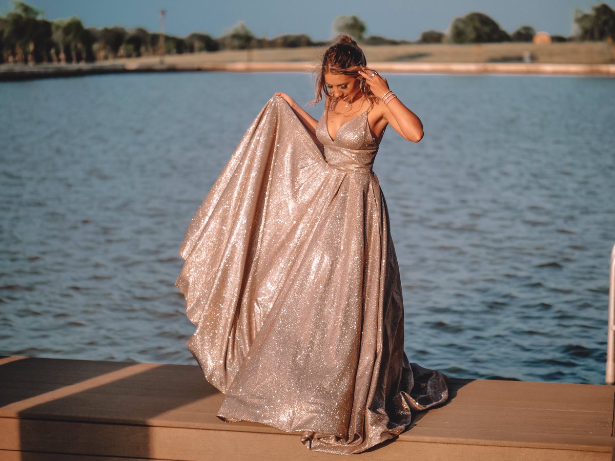 brookfjohnson's tweet photo. “Prom” 2020 🤍
#SherriHill #PromAtHome @SherriHill @WhatPromDress https://t.co/3oXCdObo5I