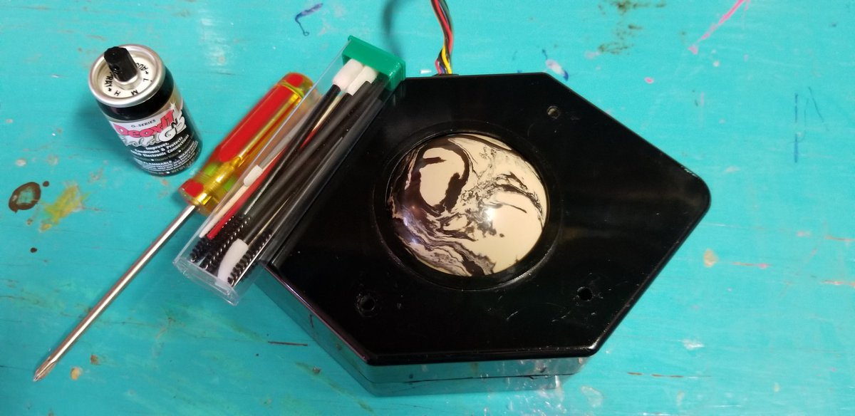 Channel33RPM's tweet photo. Some more pics of the #Capcom Bowling tracking ball repair. Was surprisingly easy with #Deoxit from @caig
#RetroGaming #arcade https://t.co/KjyJtyT0Bq