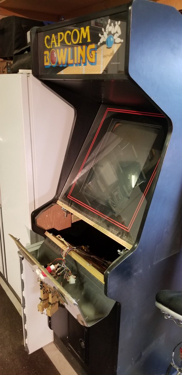 Channel33RPM's tweet photo. Some more pics of the #Capcom Bowling tracking ball repair. Was surprisingly easy with #Deoxit from @caig
#RetroGaming #arcade https://t.co/KjyJtyT0Bq