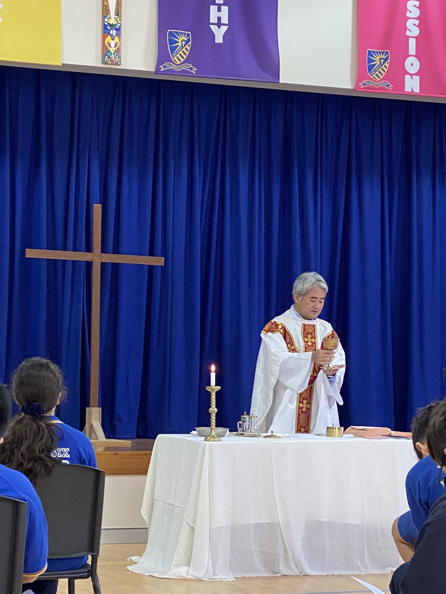 StJosephEnfield's tweet photo. This morning one of our Year 6 classes was lucky to have mass celebrated for them. Thank you Father Kim for coming over. https://t.co/VX2HIfef9Z