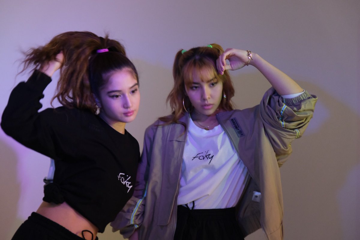 FAKYjp's tweet photo. ━━━━━━━━━
"NERDUNIT×FAKY"
お申し込み期間は
本日、5/27(水)23:59まで‼︎
━━━━━━━━━ 

#Mikako がデザイン監修・スタイリングを監修したファン待望の #FAKY コラボロンTは再販なしの期間限定アイテムです🙌

60%にて予約販売受付中💨

👇販売ページ
https://t.co/pCCGrU575X https://t.co/y92W4XdIHF