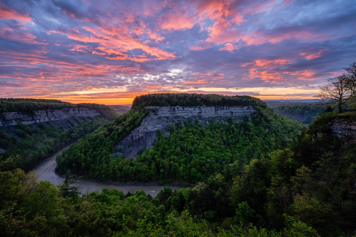 Incredible sunrise this weekend at Letchworth State Park <a href="/NYstateparks/">NY State Parks</a>
<a href="/News_8/">News 8 WROC</a> <a href="/john_kucko/">John Kucko</a> <a href="/FoxRochester/">Fox Rochester</a> <a href="/StormHour/">#StormHour</a> <a href="/I_LOVE_NY/">I LOVE NEW YORK</a> <a href="/weatherchannel/">The Weather Channel</a> <a href="/WHEC_SPensgen/">Stacey Pensgen</a> <a href="/whec_rcaniglia/">Rich Caniglia</a> <a href="/13WHAM/">13WHAM</a> @SPECNewsROC <a href="/DandC/">Democrat & Chronicle</a> <a href="/VisitRochester/">Visit Rochester CVB</a> <a href="/wnywxguy/">Josh Nichols</a> <a href="/Wxandgardenguy/">Mark McLean</a>