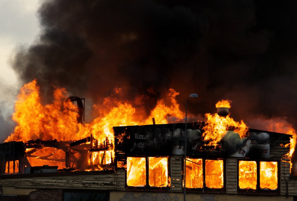 горящий дом анимация. собор святого павла в огне 1666. They were on fire. великий пожар в лондоне в 1666. Pants on fire.