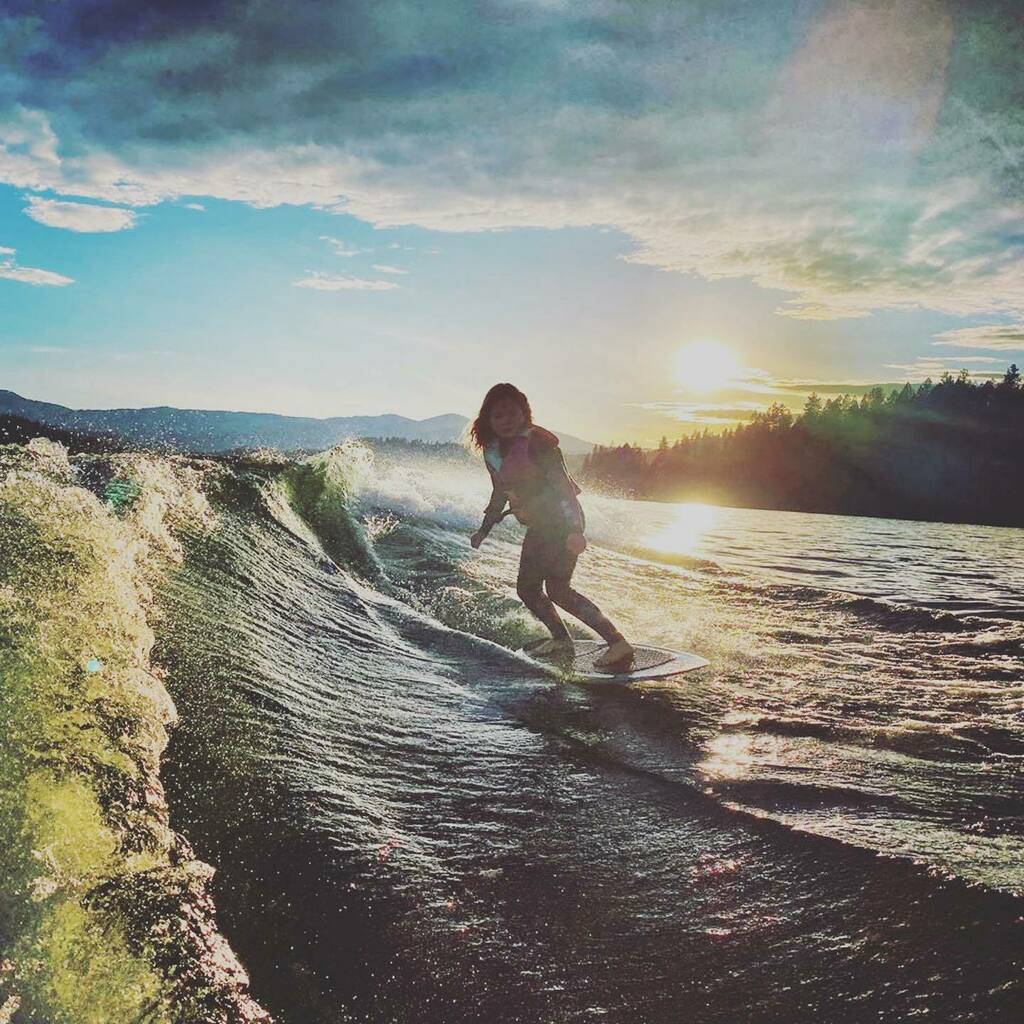 📸 courtesy of @jonpaulgobig
・・・
Some days are better than others ☺️ #happyplace #wakesurflife #girlsthatshred #lakelife @liquidforcewakesurf @axiswake .
.
.
.
.
#livefastsurfslow #hagadonemarinegroup #wakesurf #wakesurfing #wakeboatsurfing #fullwake … instagr.am/p/CArJDs_jS_s/