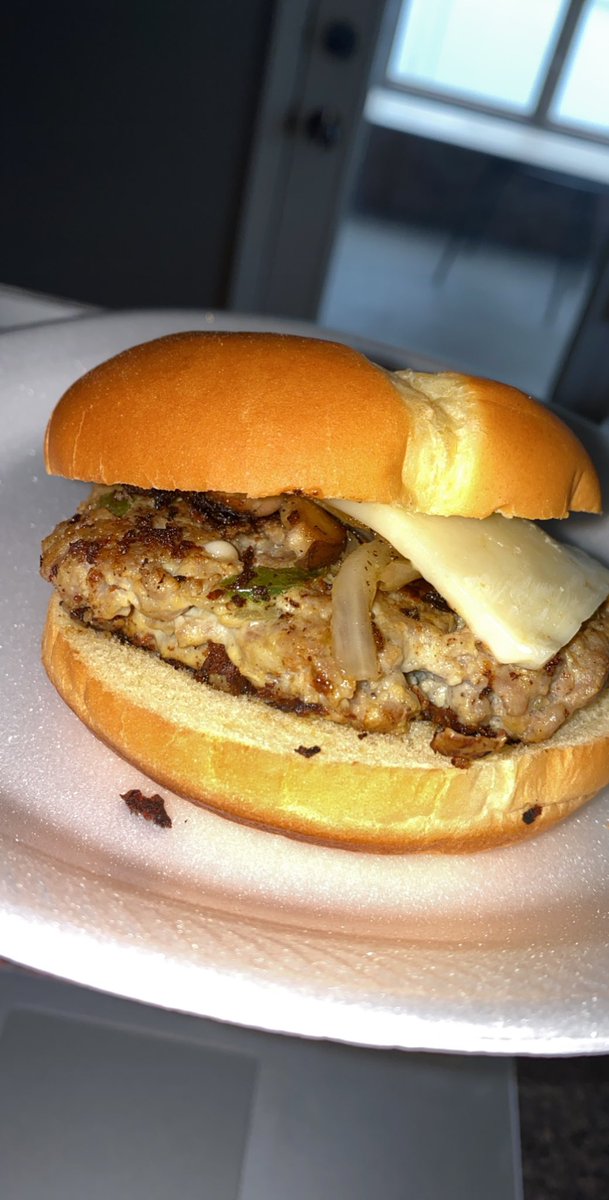 CoachDB_'s tweet photo. .#ChefDB with the homemade turkey burger today... the trick is onion and green pepper topped with some more onion, some mushrooms and pepper jack cheese. https://t.co/zEfdHli4uY