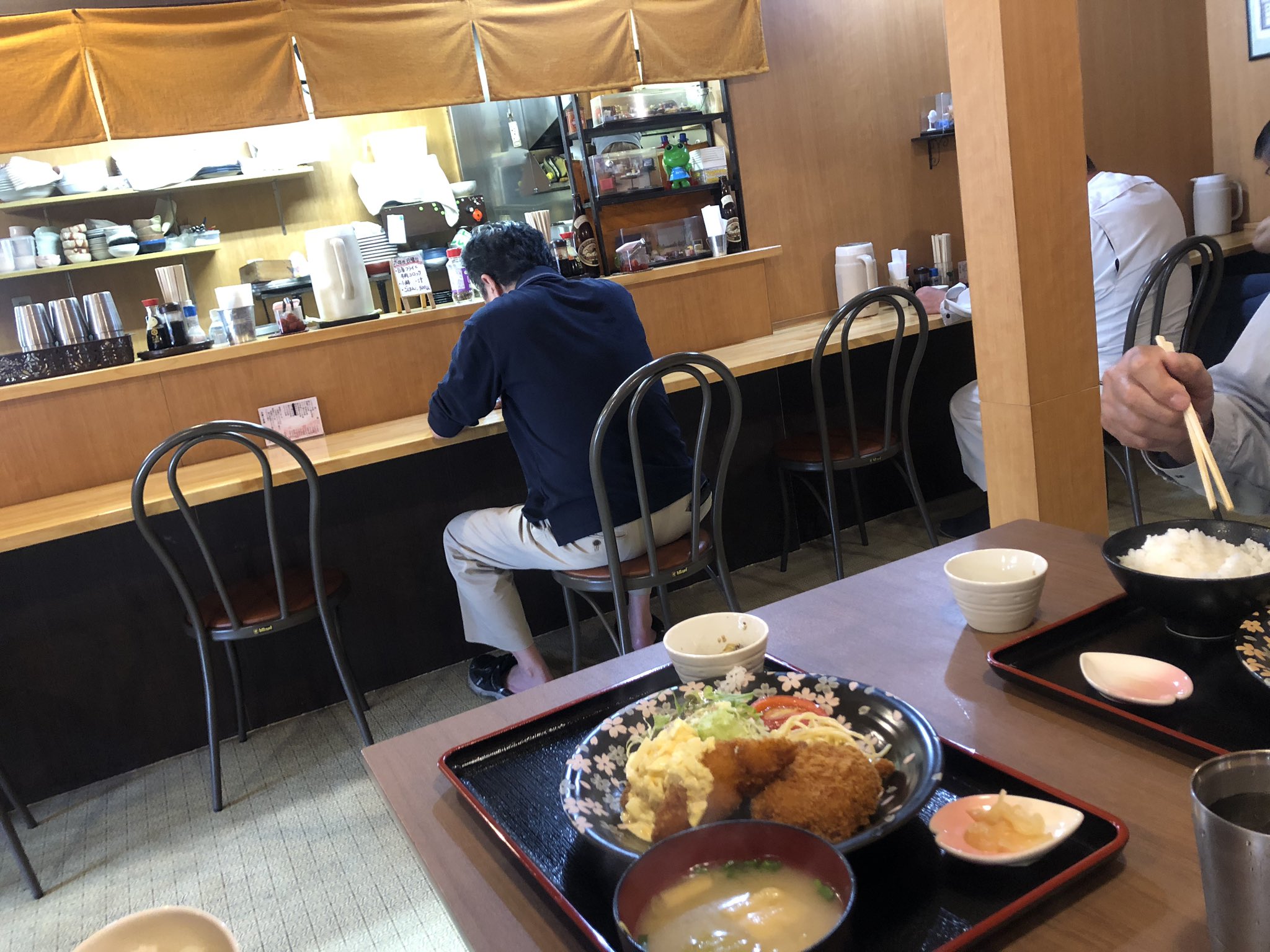 公式 株 愛新鉄工所 愛媛県新居浜市 今日は新居浜でおすすめの富屋食堂を紹介します ランチのみの営業で美味い 安い 早いの三拍子揃った当社社長が大好きな食堂 ランチはなんと500円から このクオリティを見てください お昼に元気をくれる富屋