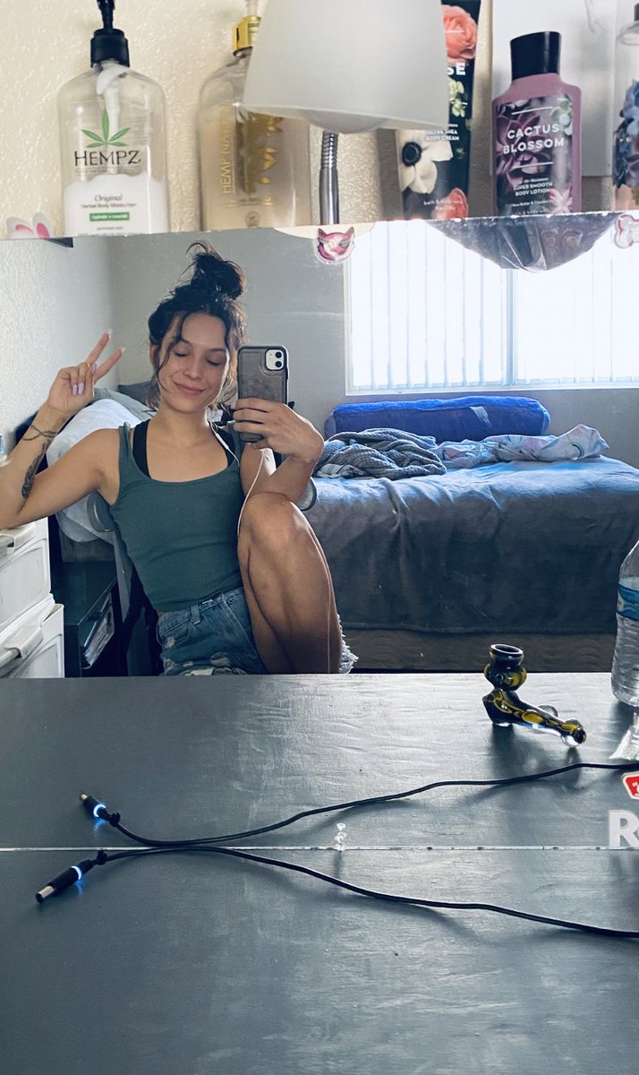 chachaxLV's tweet photo. Lost lately, but something’s telling me it’s gonna be aight ✌🏼🍃❤️ https://t.co/EUTirKfa71